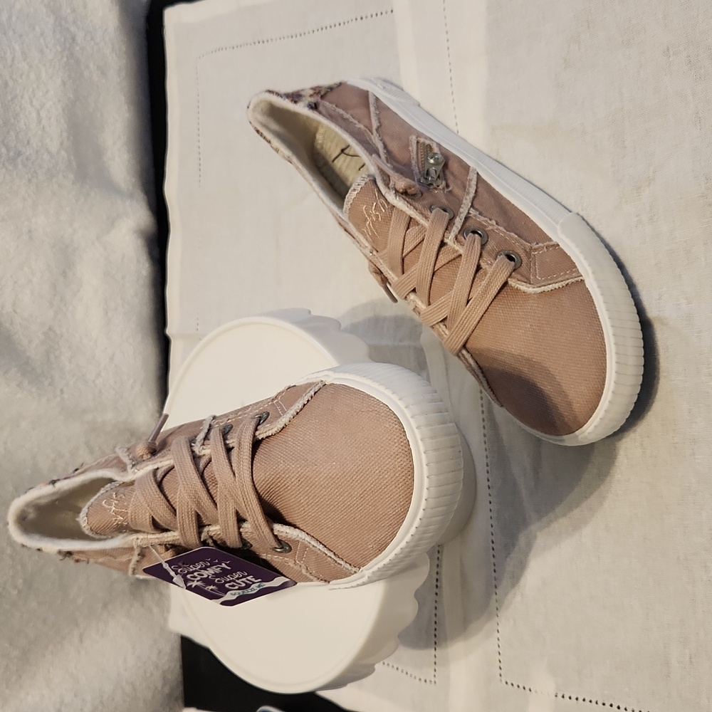 Blowfish Malibu Women's Fruit Sneaker Smoked Canvas  8.5    8½  New in Box